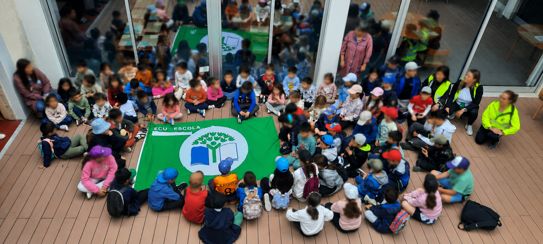 Já a meio da Rota, os alunos do Centro Escolar do Marco partilham os seus compromissos com os meninos da Associação Cultural, Recreativa e Social de Samuel.