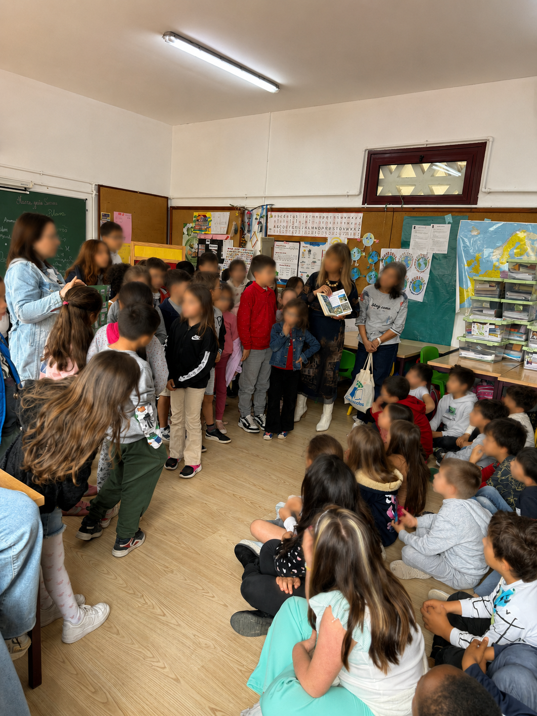 Os compromissos ganham novos embaixadores: a Escola Básica de Alfarelos recebe o legado deixado pelo Jardim de Infância e pela Escola Básica da Vinha da Rainha.
