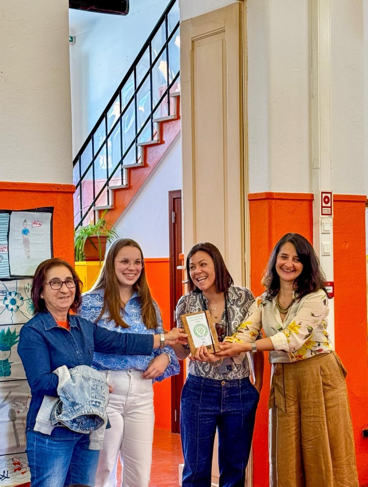 Entrega do Caderno (ALSUD à Escola EB1 de Mértola)
