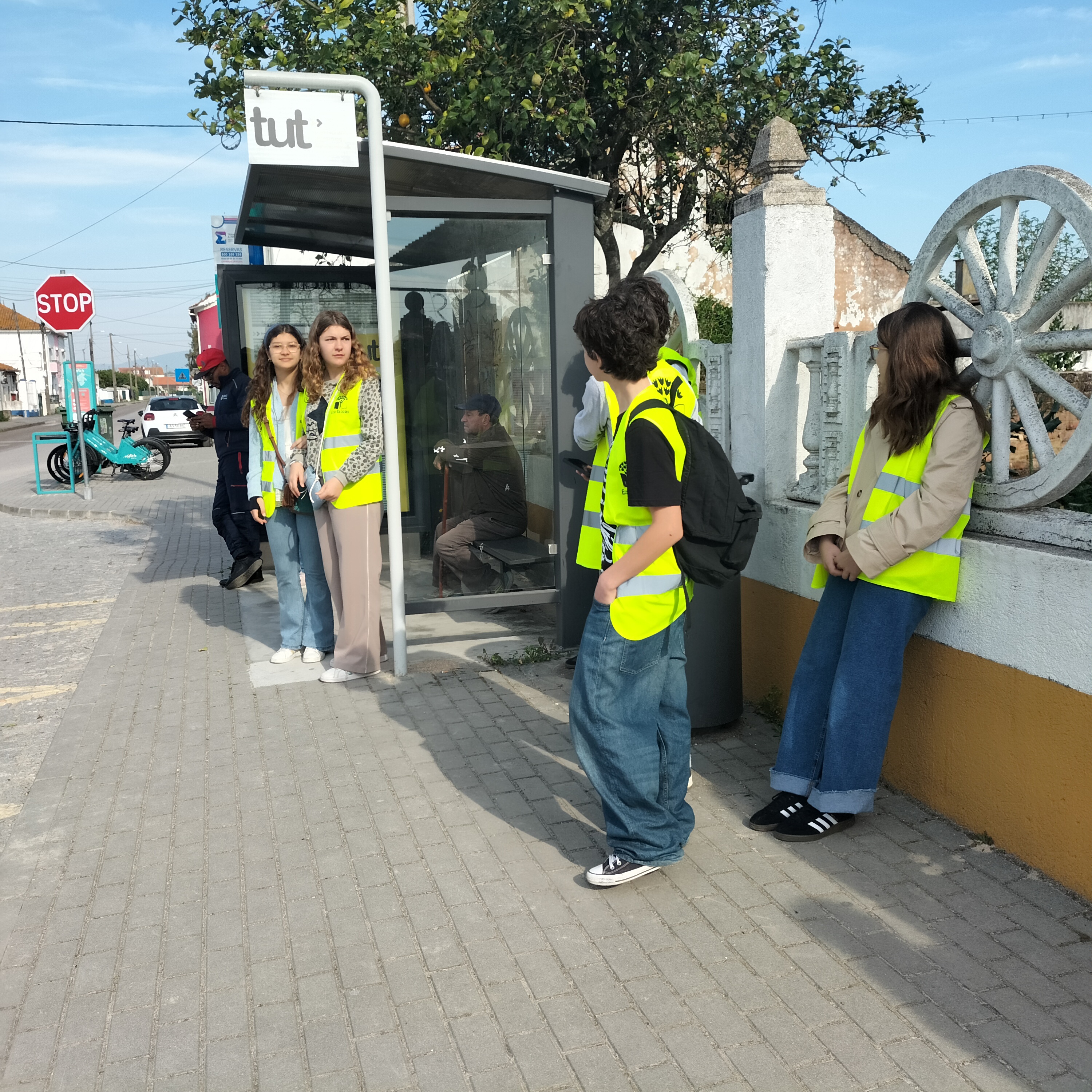 1 - Deslocação à EPTN - À espera do transporte público