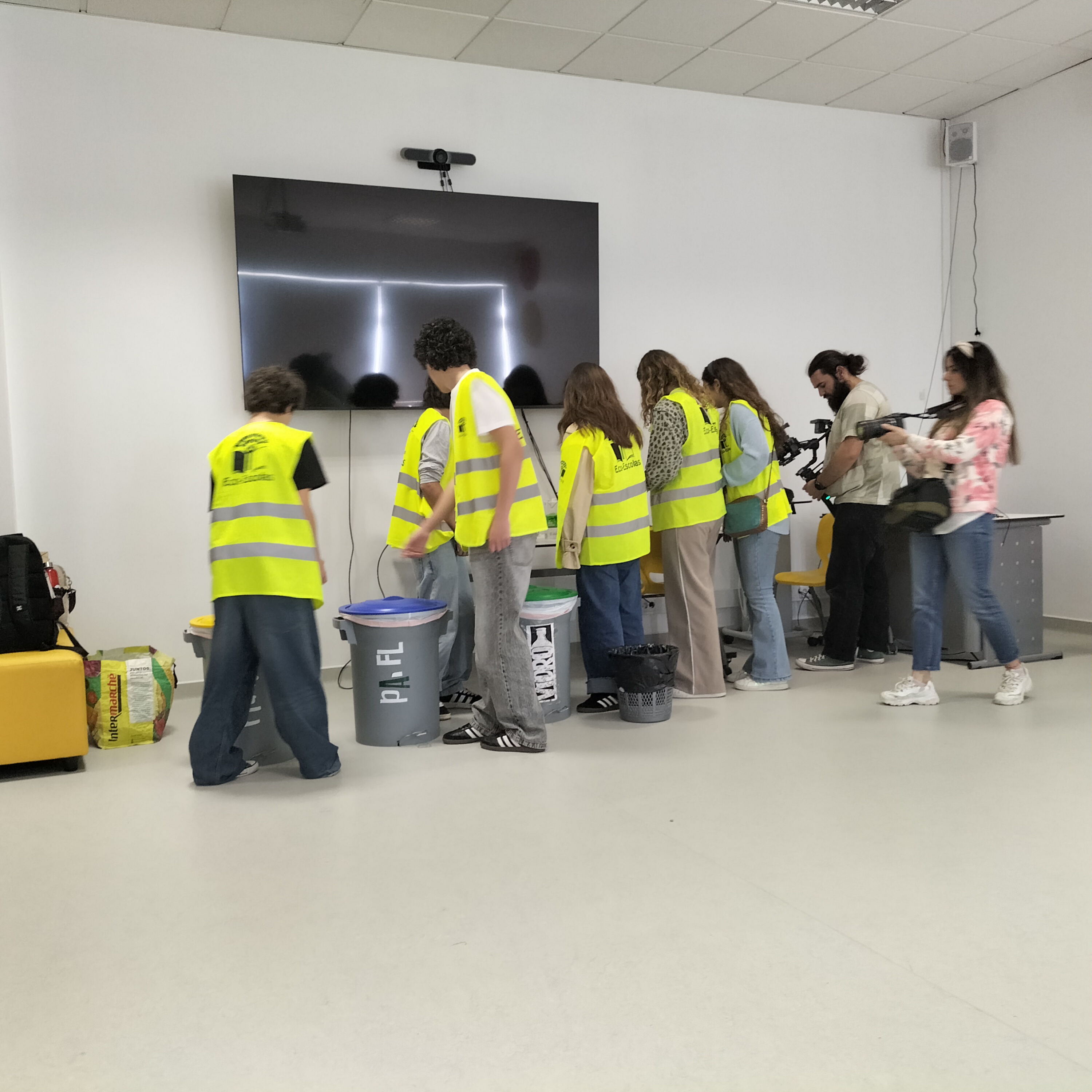 4 - Deslocação à EPTN - Durante as atividades - a aplicar os conhecimentos sobre reciclagem.