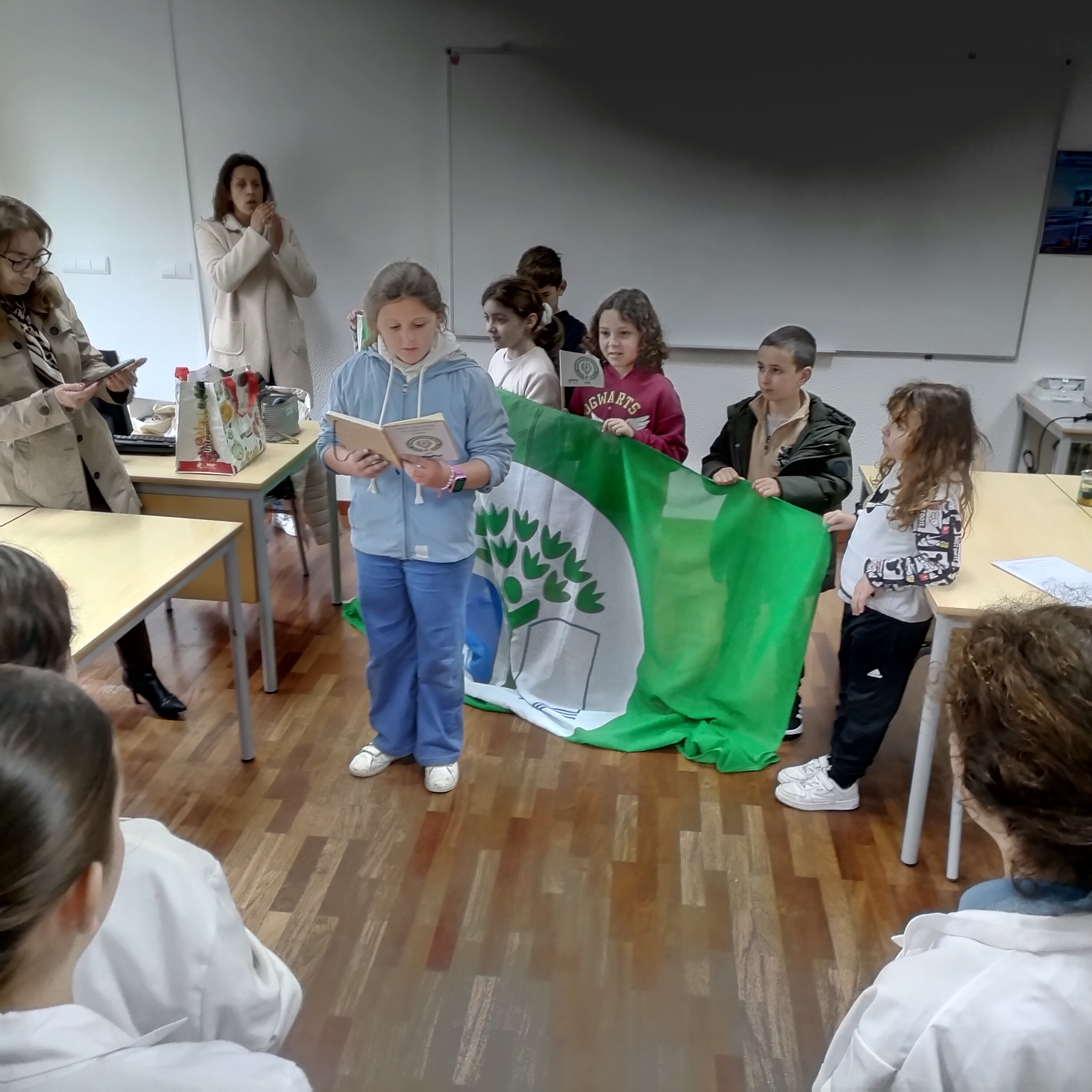 3 - Recepção aos alunos CEOP - A leitura das propostas/compromisso dos alunos visitantes.