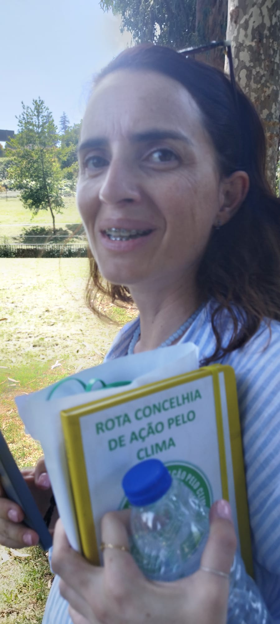 Caderno com os compromissos das várias escolas