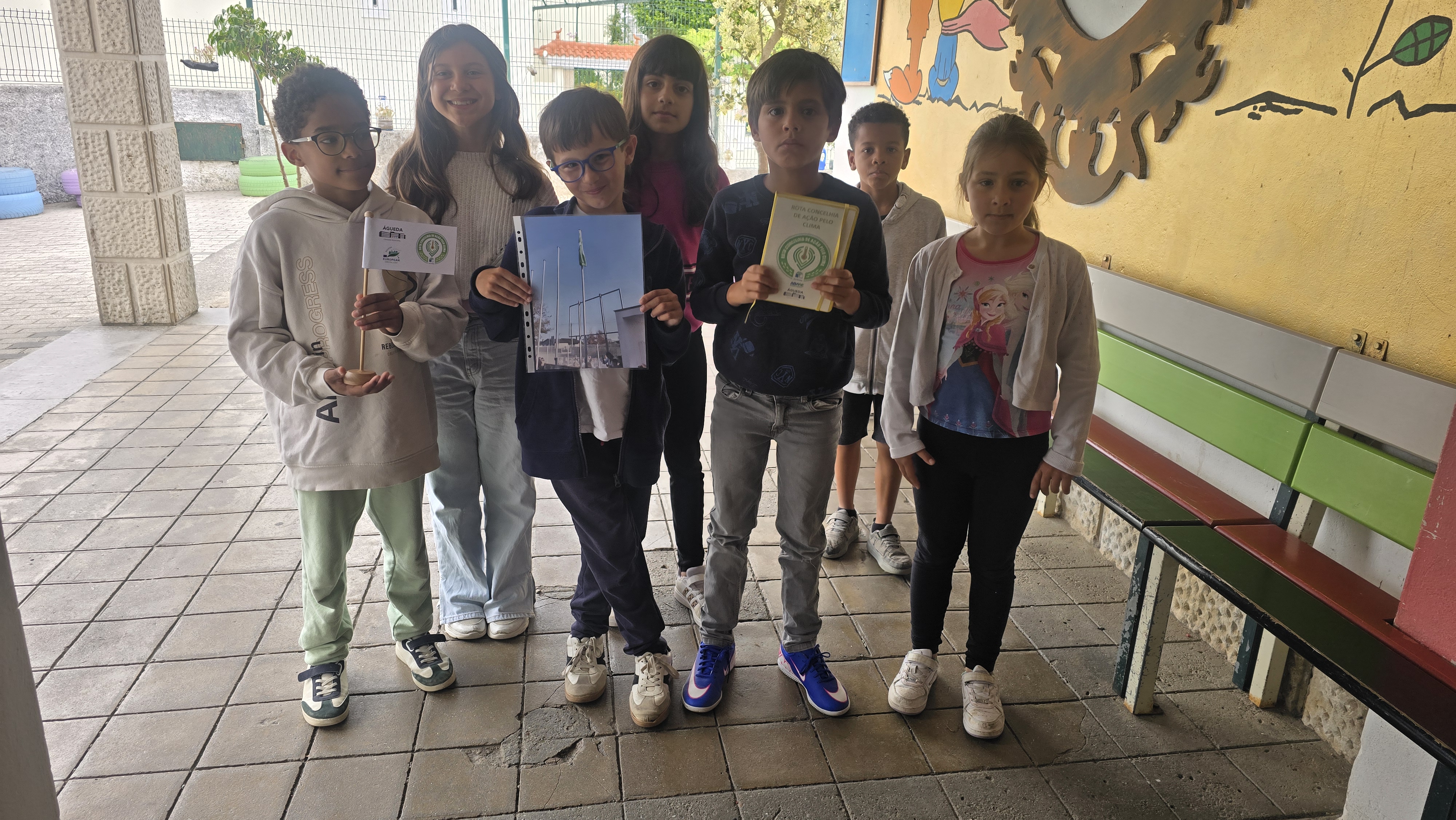 Chegada dos alunos à escola de Travassô