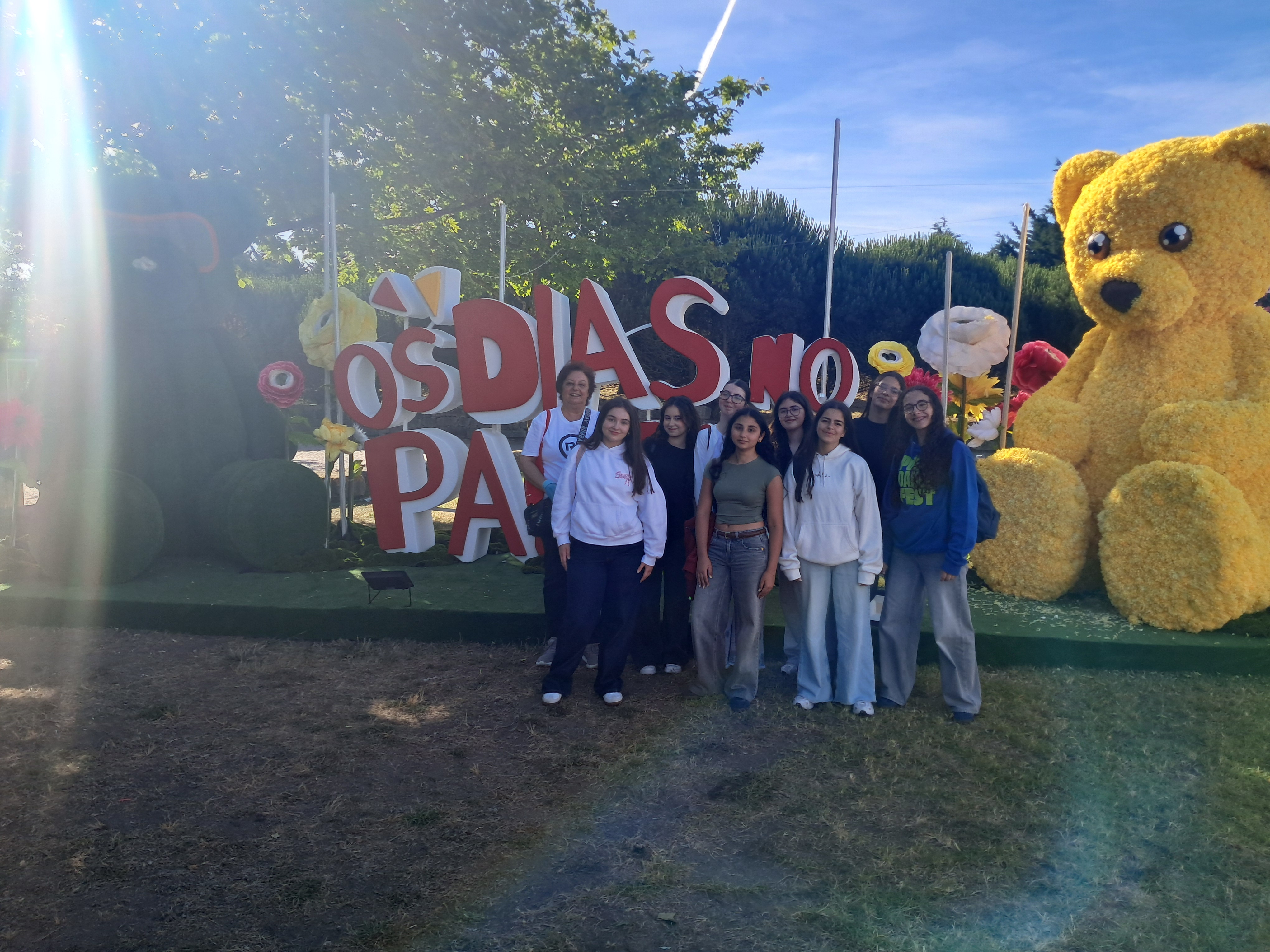 Foto no Parque da Cidade (coordenadora do Eco escolas e alunas Eco conselheiras)