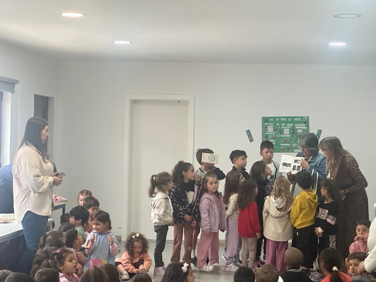 Entrega do testemunho à EB1 Da Vinha da Rainha
