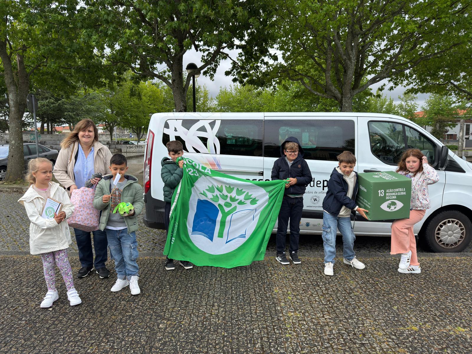Carrinha da Associação de Pais das Escolas e JI de Laúndos - Póvoa de Varzim