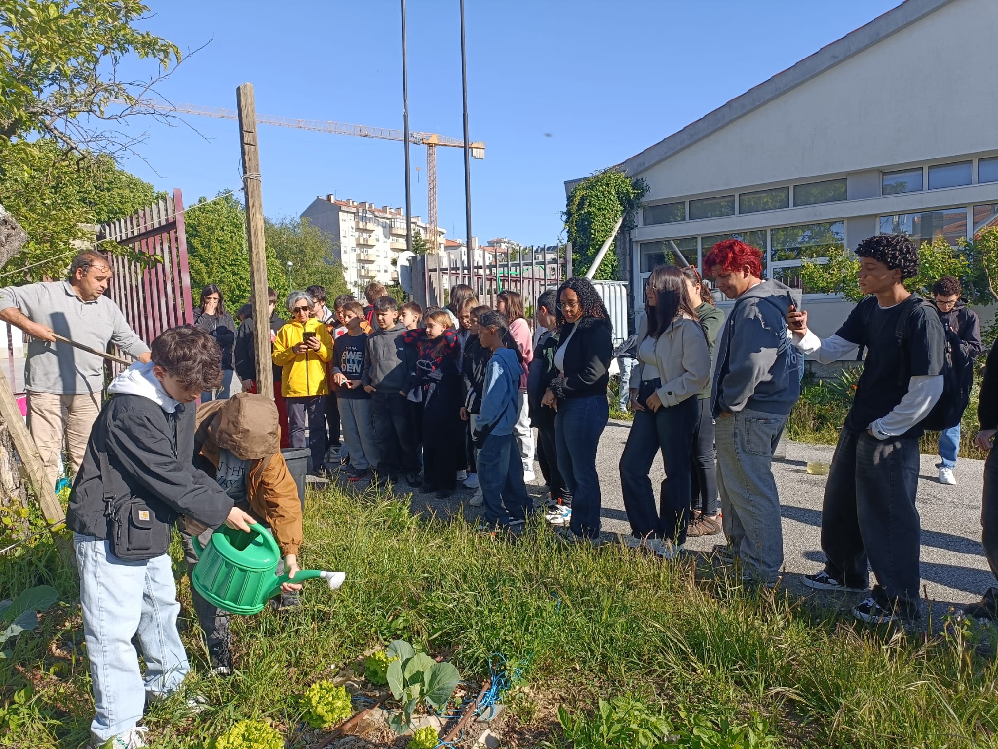 visita de estudo/saída de campo à cidade da Guarda, com a duração de cinco dias, que conciliou aprendizagem, cultura, património e sustentabilidade. Durante esta atividade, os alunos visitaram uma escola Eco-Escolas, a Escola Secundária da Sé, onde partic