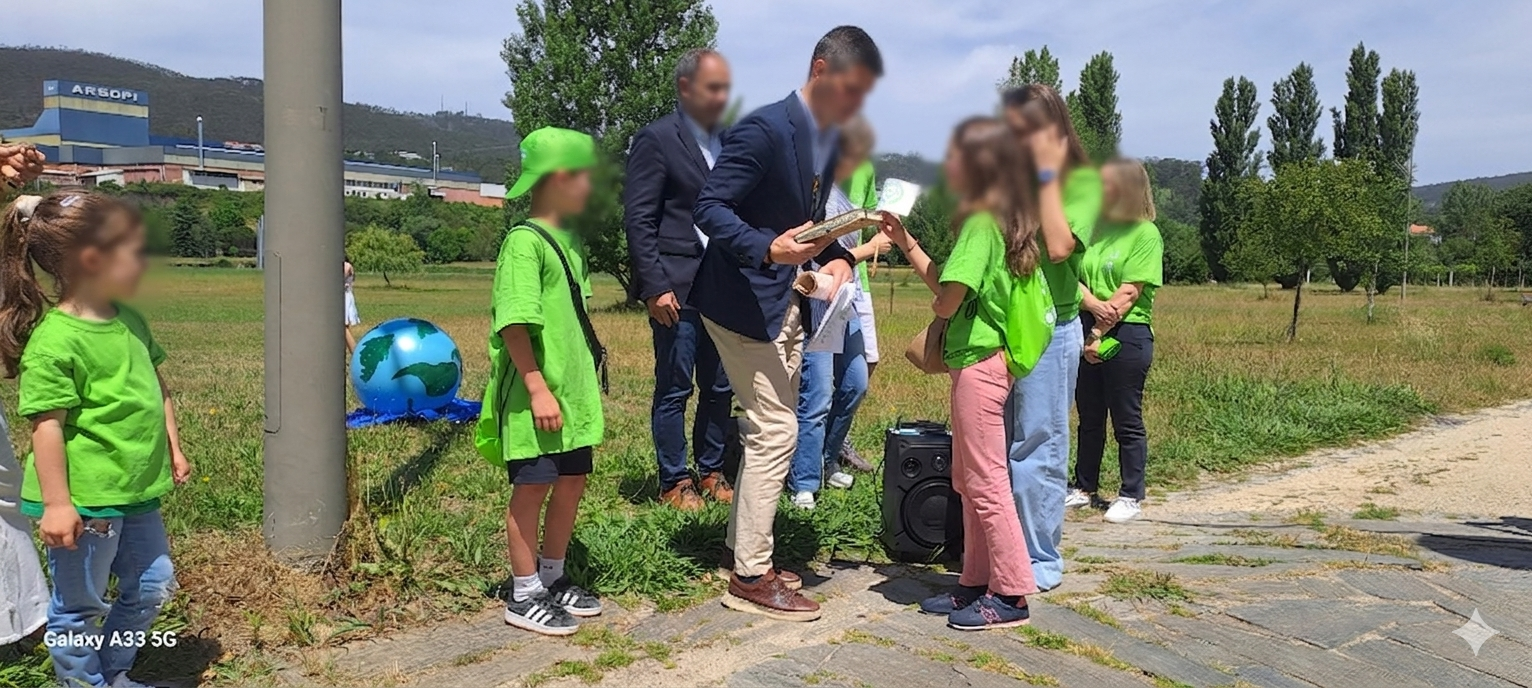 Entrega do testemunho e compromissos(escola + alunos) ao presidente da CMVC