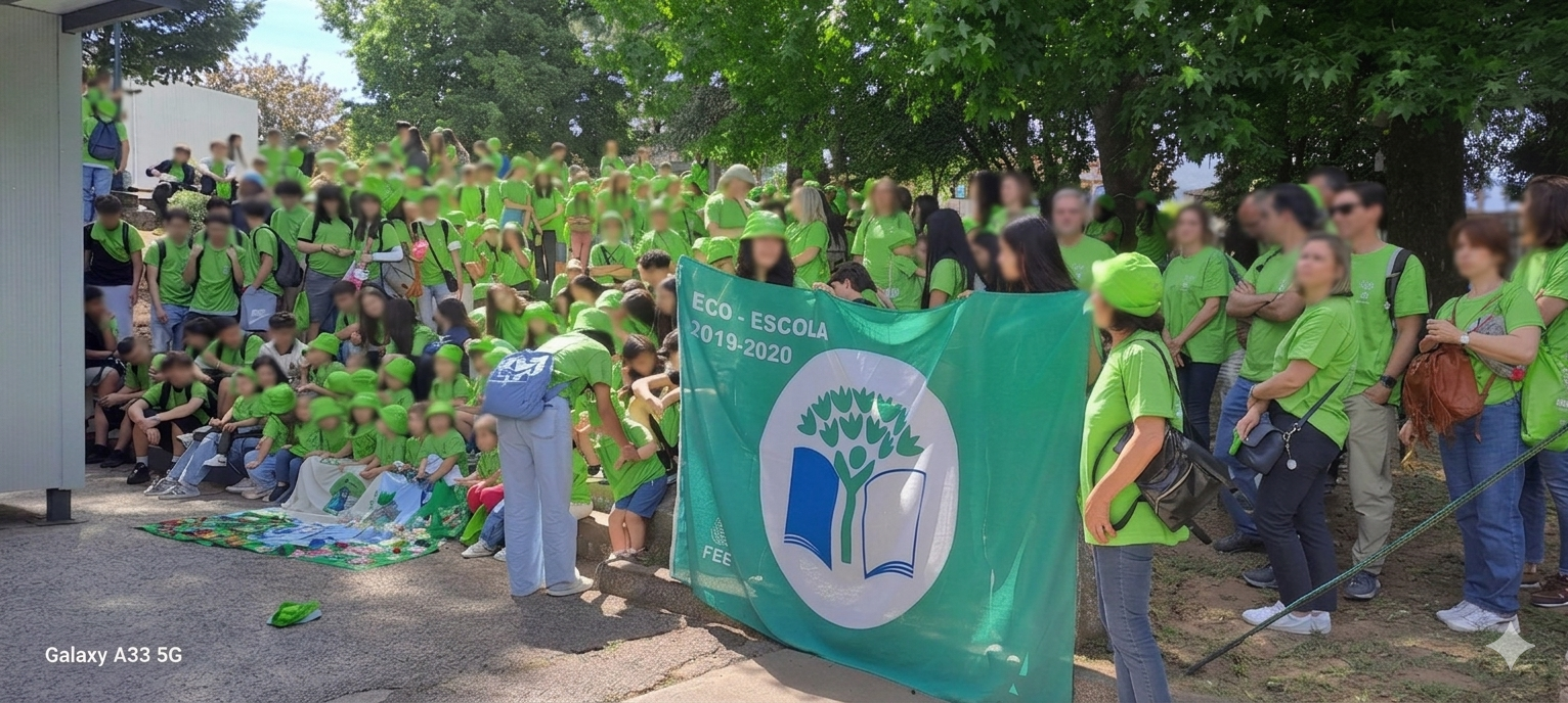 Foto do grupo das comitivas das 3 eco-escolas